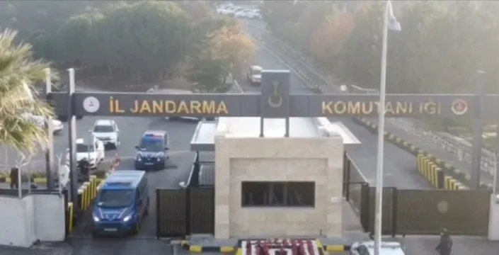 İzmir'de yılbaşı öncesi büyük alkol operasyonu: 3 bin 360 litre etil alkol ele geçirildi