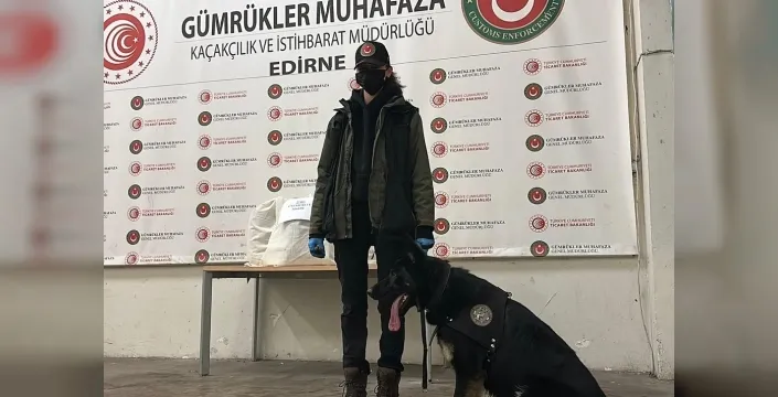 Kapıkule'de otomobilde 22 kilo 662 gram esrar yakalandı