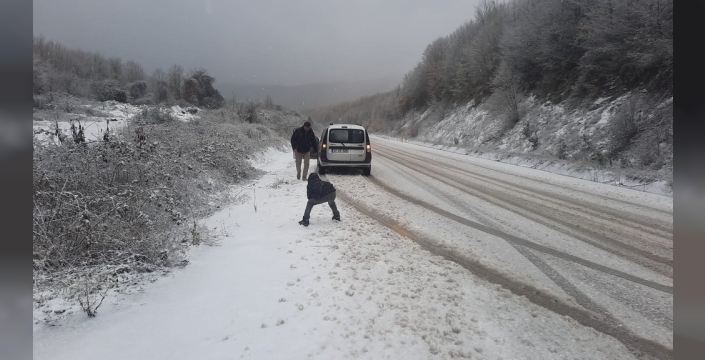 Kastamonu'da kar felaketi: 202 köy yolu ulaşıma kapandı
