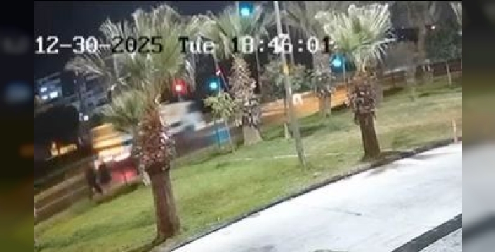 Kırmızı ışıkta geçen çocuğa kamyonet çarptı: 15 yaşındaki genç ağır yaralı