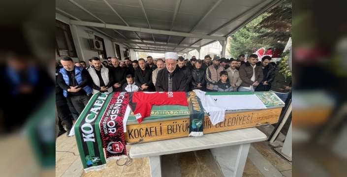 Kocaeli'de silahlı kavgada hayatını kaybeden futbolcu toprağa verildi