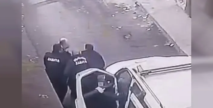 Küçükçekmece'de mühürlenen iş yerinde gergin anlar: Esnaf ve zabıta karşı karşıya