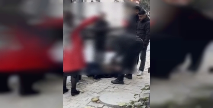 Küçükçekmece'de taciz şüphelisi, çevredekilerin öfkesinden kaçamadı