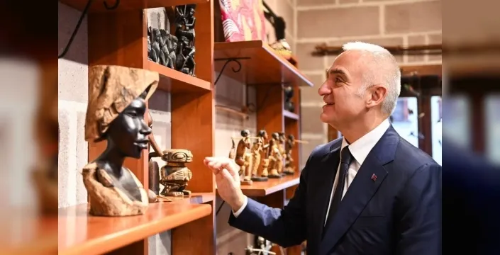 Kültür ve Turizm Bakanı Ersoy, Afrika Kültür Evi'ni ziyaret etti
