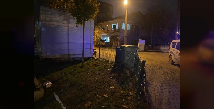 Lise öğrencileri parkta bıçaklı kavgada karşı karşıya geldi: Bir kişi yaralandı