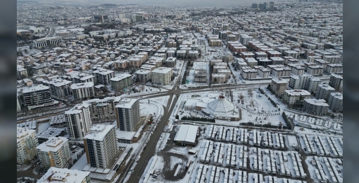 Malatya'da kar fırtınası nedeniyle okullar tatil edildi, motosiklet kullanımı yasaklandı