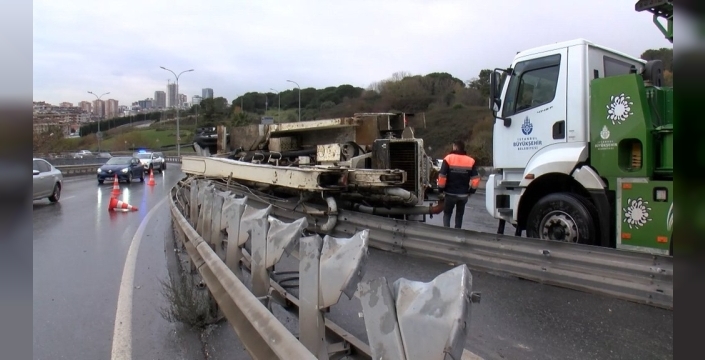 Maltepe'de yürekler ağza geldi: Beton pompası yüklü kamyon devrildi!
