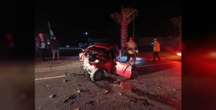 Manisa'da feci kaza: TIR'a çarpan otomobil sürücüsü hayatını kaybetti