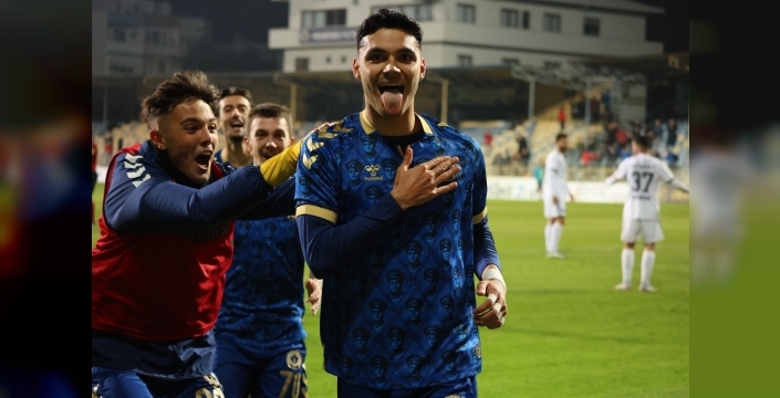 Menemen FK, Aliağa FK'yı son dakikalarda devirdi