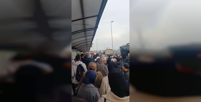 Metrobüs durağında dehşet anları! 14 yaşındaki genç kız metrobüsün altında kaldı!