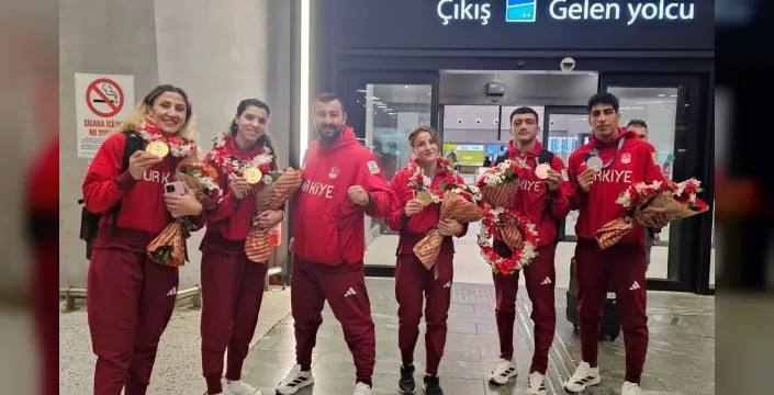 Muaythainin altın kızları tarih yazdı: 'Şampiyonluğu koruyacağız
