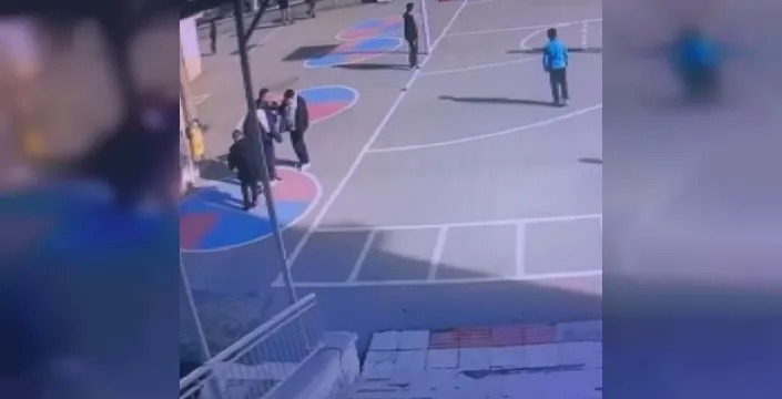 Öğretmenin Heimlich manevrasıyla öğrenciyi boğulmaktan kurtardı