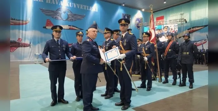 Orgeneral Kadıoğlu, İzmir'de genç pilotları tebrik etti