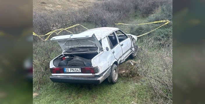 Pamukkale'de yürek burkan kaza: Yoldan çıkan otomobil 50 metre yuvarlandı, sürücü hayatını kaybetti