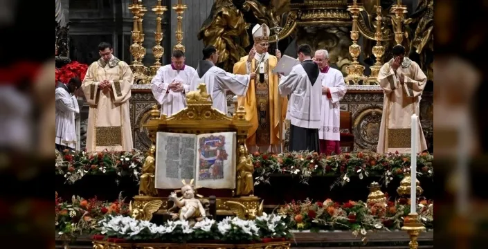 Papa 14'üncü Leo, papalık döneminin ilk Noel ayinini yönetti