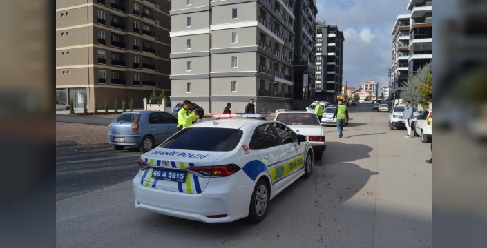 Polisten kaçan anne ve çocuklarının dramı: Gözyaşları polis kalkanıyla dindi