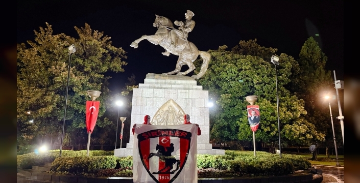 Samsunspor taraftarından kahramanlık: Atatürk Anıtı'nı gece boyu korudular