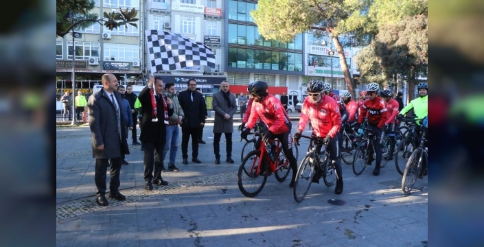 Sarıkamış şehitleri için İstanbul'dan Kars'a pedal çeviren bisikletçiler Samsun'da