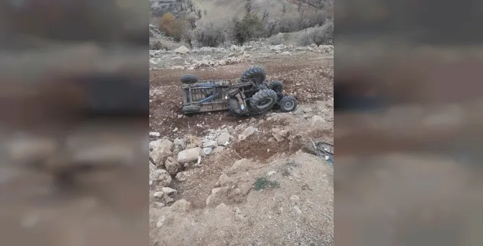 Şırnak'ta ağaç dikiminden dönenleri taşıyan traktör devrildi: 12 yaralı