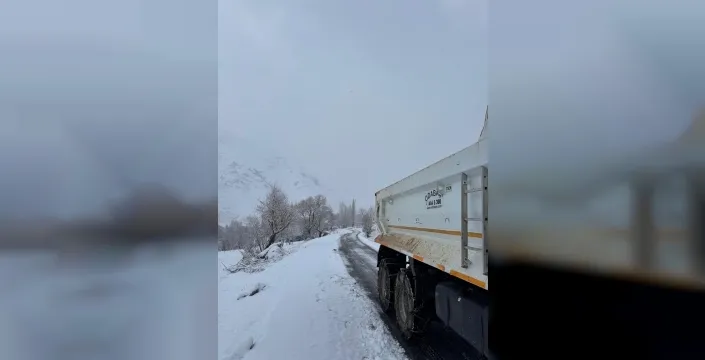 Şırnak'ta kar kalınlığı 1 metreyi geçti, yollar kapandı