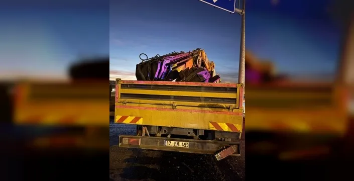 Şırnak'ta kontrolünü yitiren vinç, kavşakta 6 araca çarptı: 7 yaralı