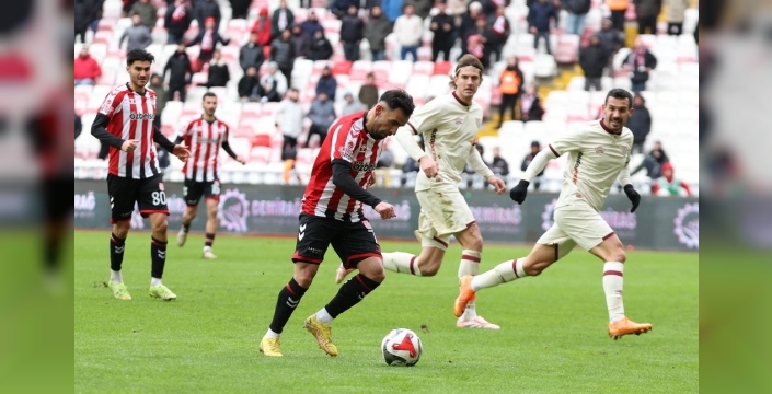 Sivasspor, Bandırmaspor'u 2-0'lık skorla devirerek ilk yarıyı galibiyetle tamamladı