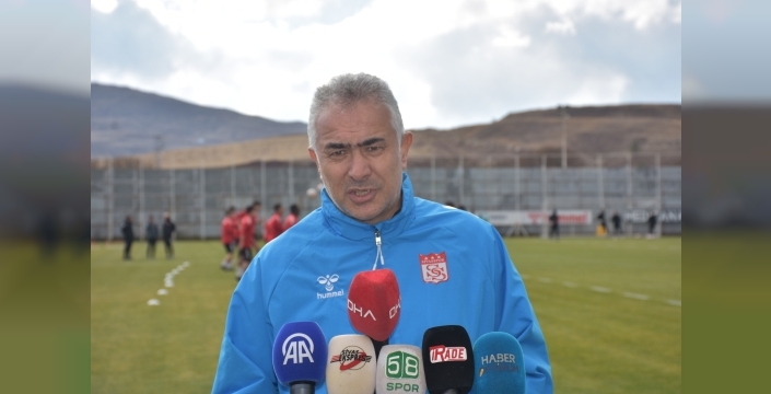 Sivasspor Teknik Direktörü Altıparmak'tan hedef açıklaması: İkinci yarıya hazır girmek istiyoruz
