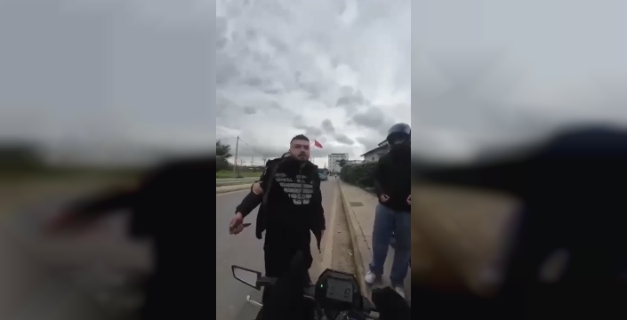 Tuzla'da motosikletli, oyuncak silahla şakalaşan grubu bıçakla tehdit etti