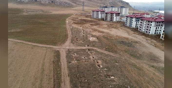 Van'daki Urartu mezarları definecilerin saldırısında