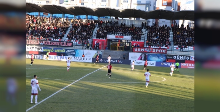 Van Spor, evinde Ümraniyespor'a 1-0 yenilerek hayal kırıklığı yarattı