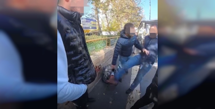 Yengesine mesaj attı, buluşma noktasında dayak yiyip bacağından vuruldu!