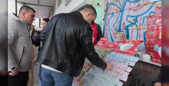 Yılbaşı bileti kuyrukları Kadıköy'de zirvede: 800 milyon TL umudu!