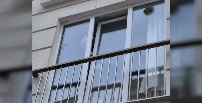 Zonguldak'ta pencereye sıkışan kedi için kurtarma operasyonu dramla sonuçlandı