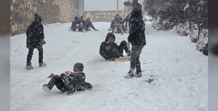 Adıyaman'da yoğun kar ve buzlanma nedeniyle okullara 1 günlük tatil