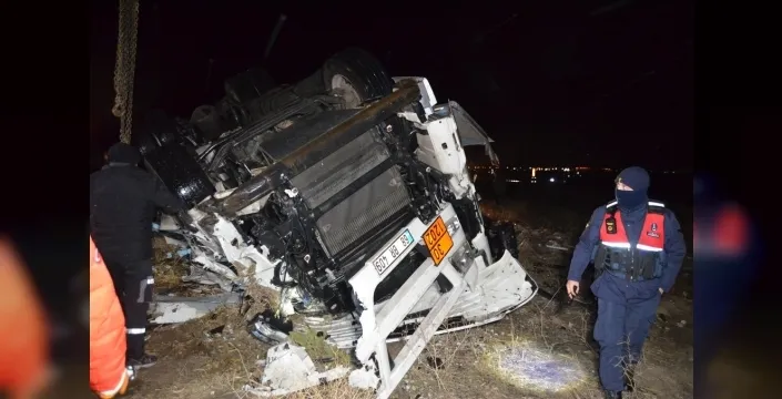 Aksaray'da et yüklü TIR devrildi: Acı haber!