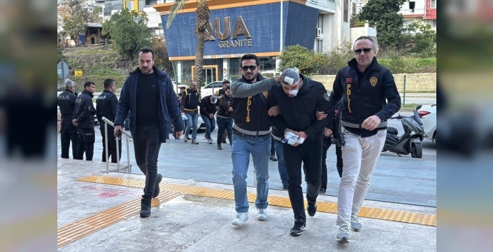 Alanya'da bıçaklı kavga: 7 kişi hastanelik oldu
