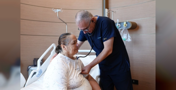 Almanya'da ameliyat şansı verilmeyen 75 yaşındaki hasta, Türkiye'de mucizevi bir operasyonla sağlığına kavuştu