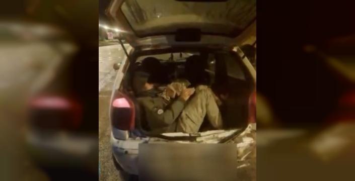 Amasya'da otomobilde gizlenen 5 kaçak göçmen yakalandı