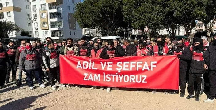 Antalya'da motokuryeler, düşük zam farkına karşı eylem yaptı