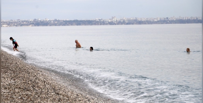 Antalya'da ocak ayı bahar havası ile geçiyor