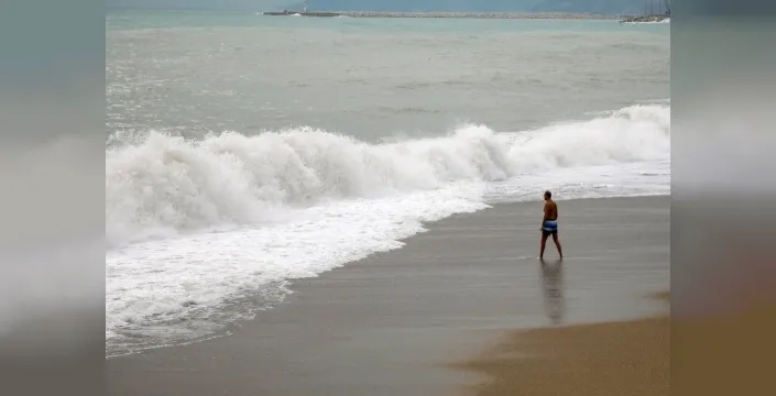 Antalya'yı vuran sel felaketi: Bir çocuk hayatını kaybetti, tarım alanları sular altında kaldı