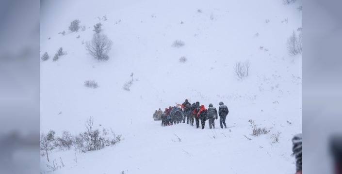 Artvin'de çığ altında kalan çoban için arama çalışmaları devam ediyor