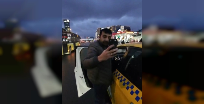 Ataşehir'de taksici dehşeti: Engelli aile, araçtan indirildi!