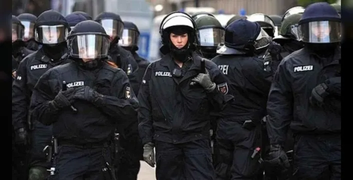 Avrupa sokaklarında terör örgütü yandaşlarıyla polis arasında şiddetli çatışmalar yaşandı