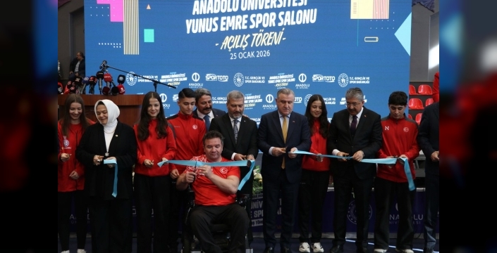 Bakan Bak: Türkiye spor tesisi devrimi yaşıyor, 12 milyon kişiye yüzme öğrettik