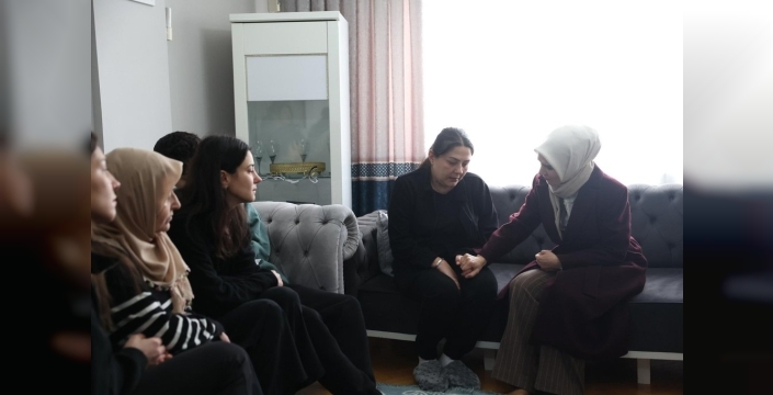 Bakan Göktaş, Güngören'de öldürülen Atlas'ın ailesini ziyaret etti