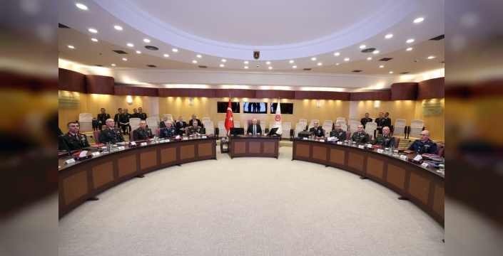 Bakan Güler, Kara Kuvvetleri Komutanlığı'nda yıllık değerlendirme toplantısına katıldı