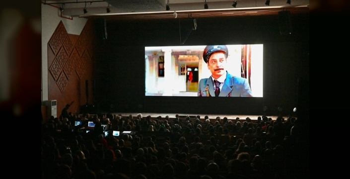 Bakan Uraloğlu, 'Bak Postacı Geliyor' filminin özel gösteriminde duygusal anlar yaşadı