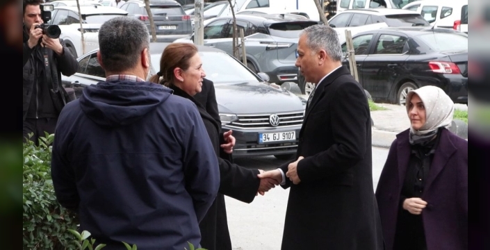 Bakan Yerlikaya, Güngören'de hayatını kaybeden Atlas Çağlayan'ın ailesine taziye ziyaretinde bulundu