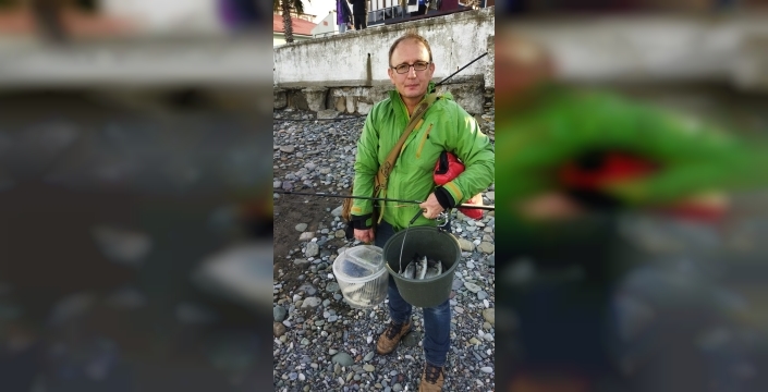 Balık çiftliği kafesi yırtıldı, sahiller balık avına koştu